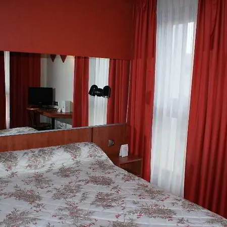 فندق Inter-hotel Aeroport 3*
